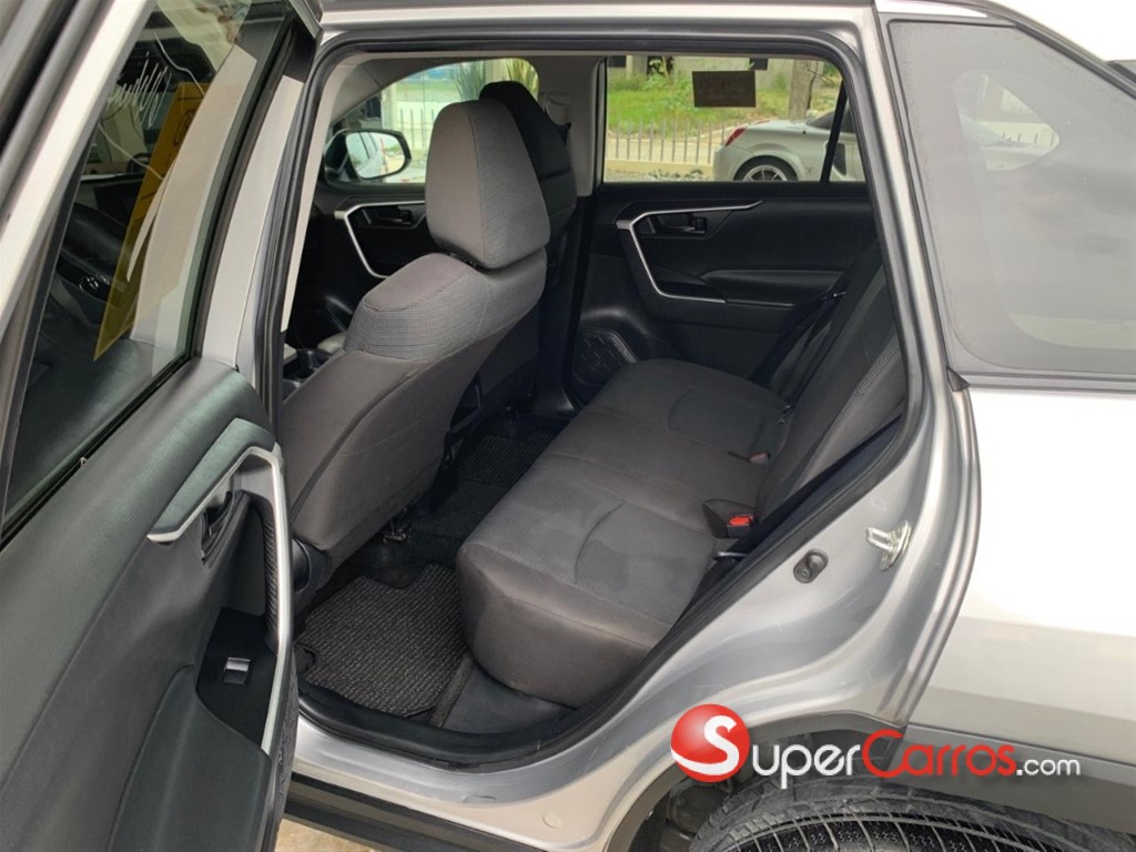 2020 Toyota RAV4 LE — foto 7 / 9