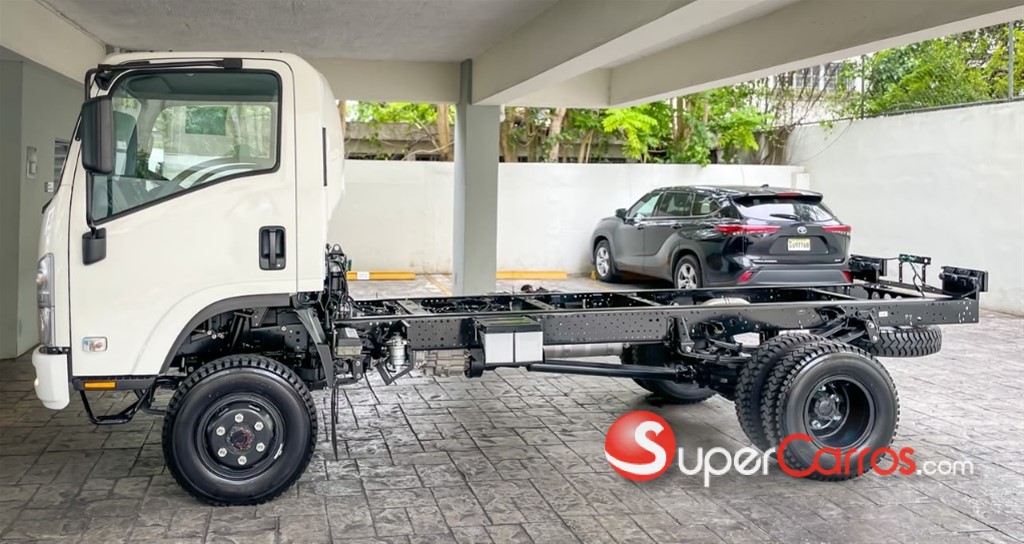 2027 Isuzu NPS 14 Pies — foto 4 / 12