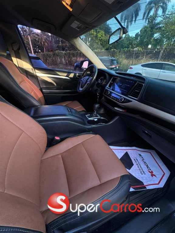 2014 Toyota Highlander LE — foto 4 / 8