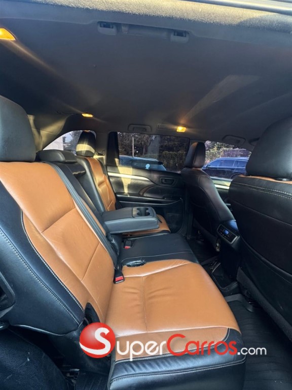 2014 Toyota Highlander LE — foto 6 / 8