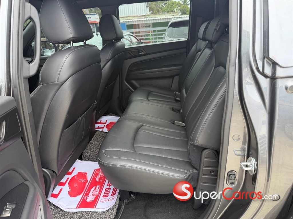 2020 SsangYong Rexton Sport — foto 8 / 12
