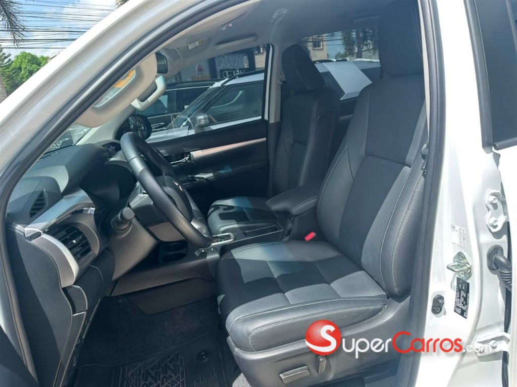 2025 Toyota Hilux Limited TSS — foto 7 / 10