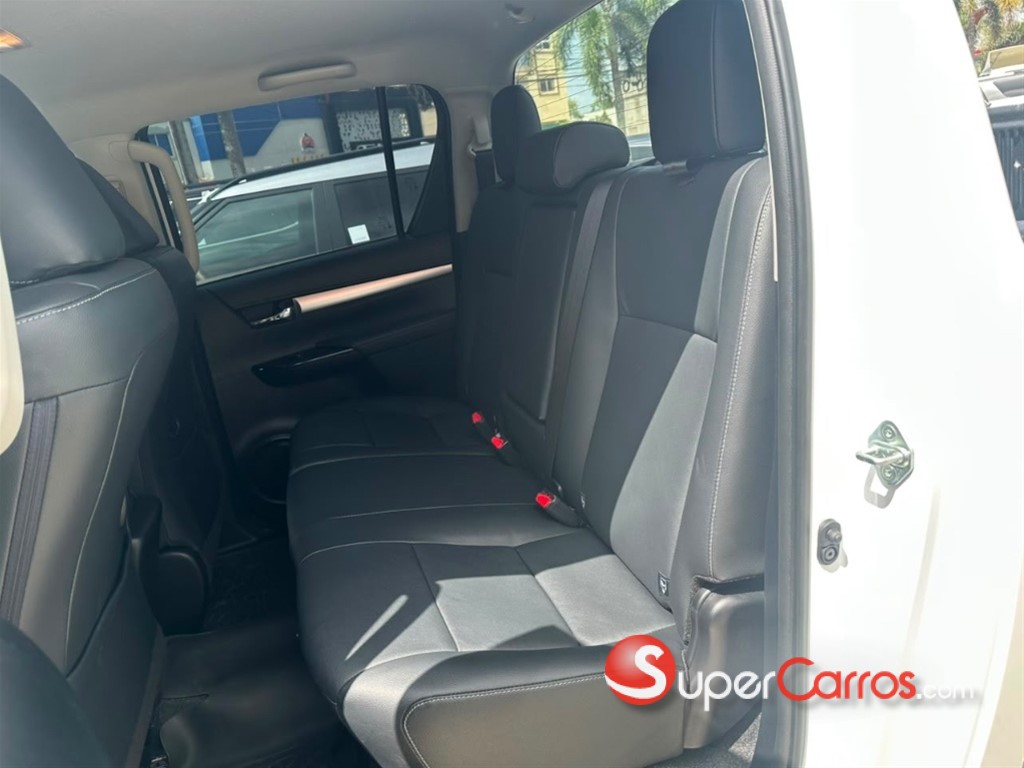 2025 Toyota Hilux Limited TSS — foto 8 / 10