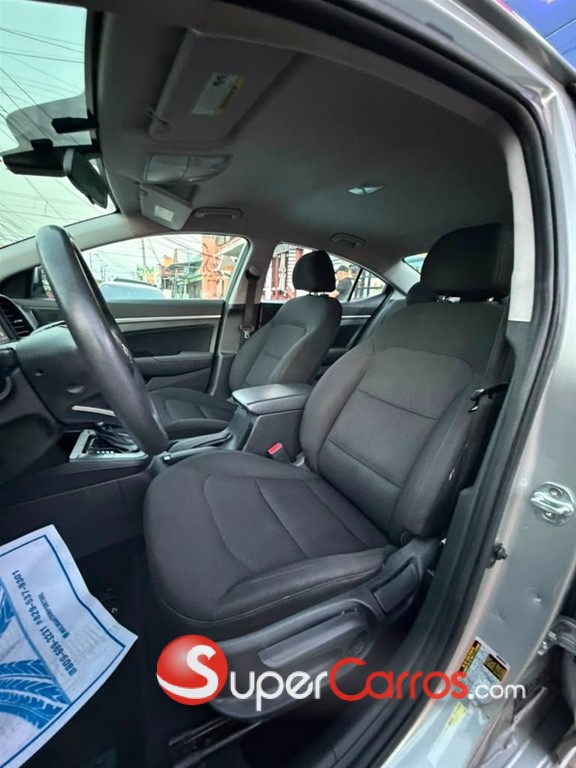 2020 Hyundai Elantra SEL — foto 8 / 10