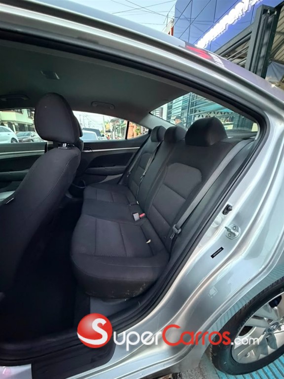 2020 Hyundai Elantra SEL — foto 9 / 10