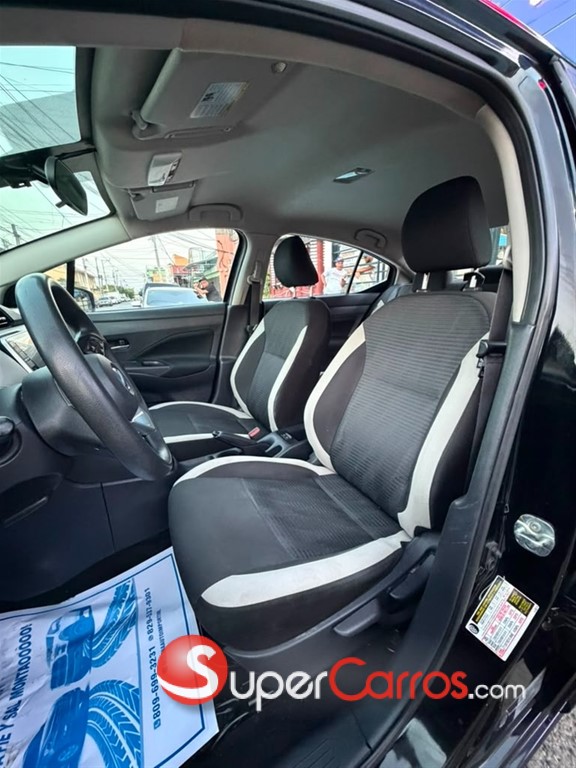 2021 Nissan Versa SV — foto 4 / 11