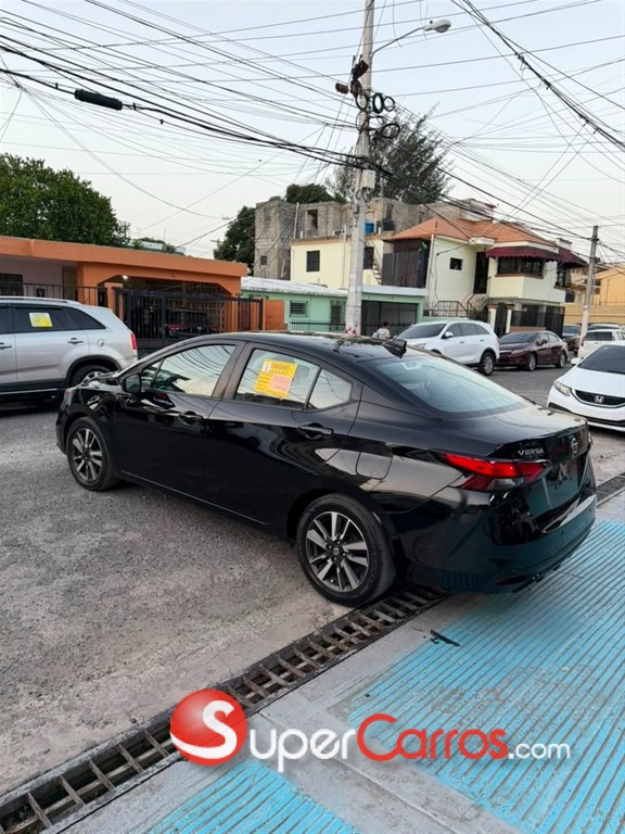 2021 Nissan Versa SV — foto 6 / 11