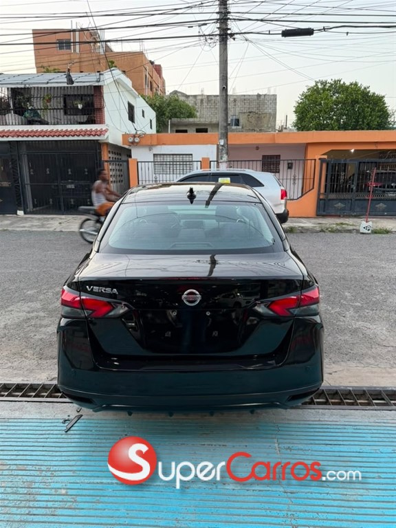 2021 Nissan Versa SV — foto 7 / 11