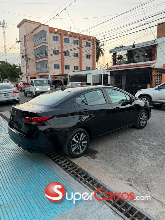 2021 Nissan Versa SV — foto 8 / 11