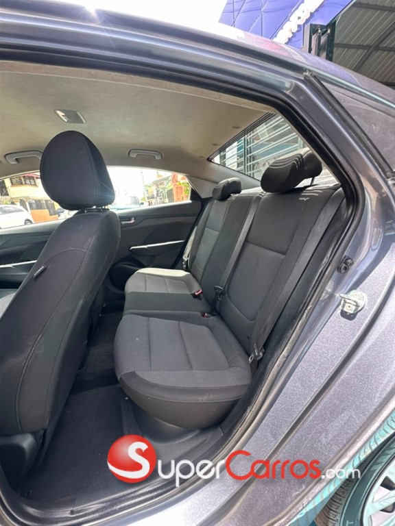 2020 Hyundai Accent SE — foto 5 / 10