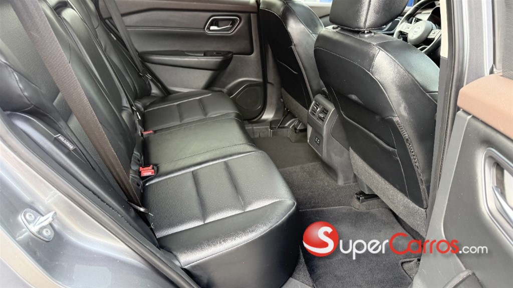 2021 Nissan Rogue SV — foto 6 / 12
