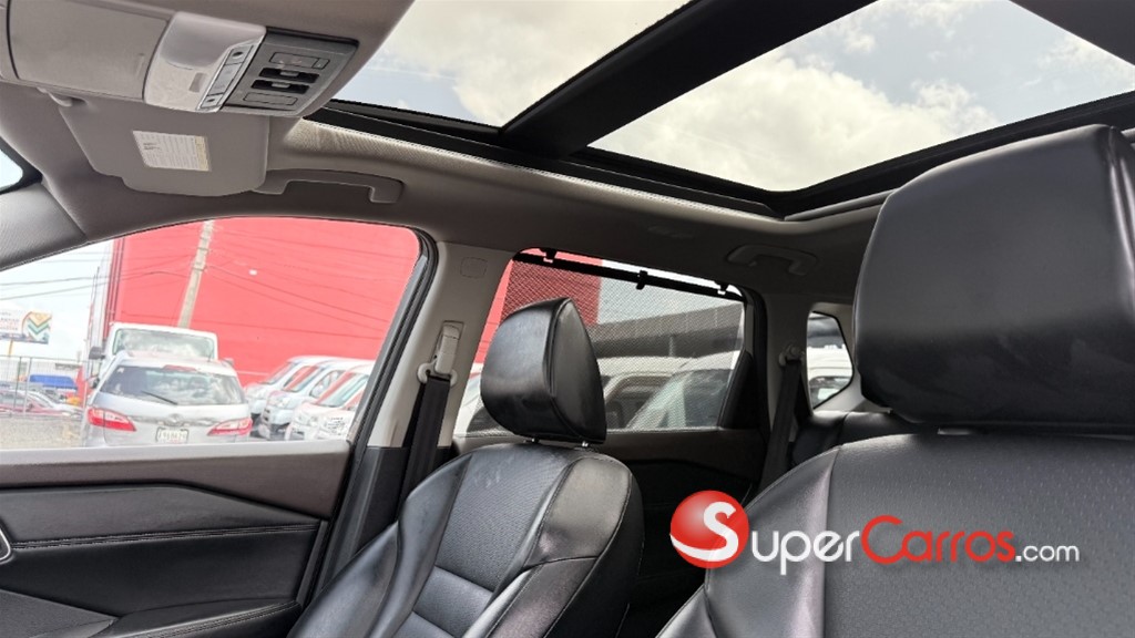 2021 Nissan Rogue SV — foto 8 / 12