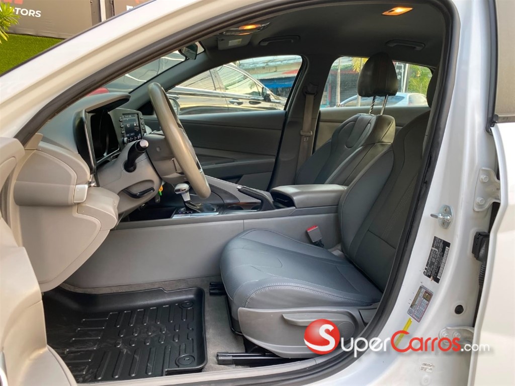 2021 Hyundai Elantra SE — foto 8 / 9
