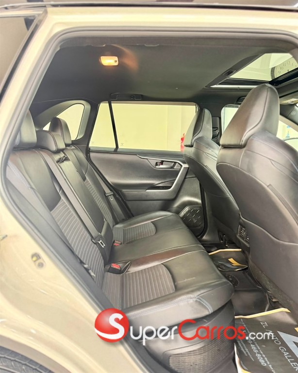 2020 Toyota RAV4 XSE Hybrid — foto 8 / 12