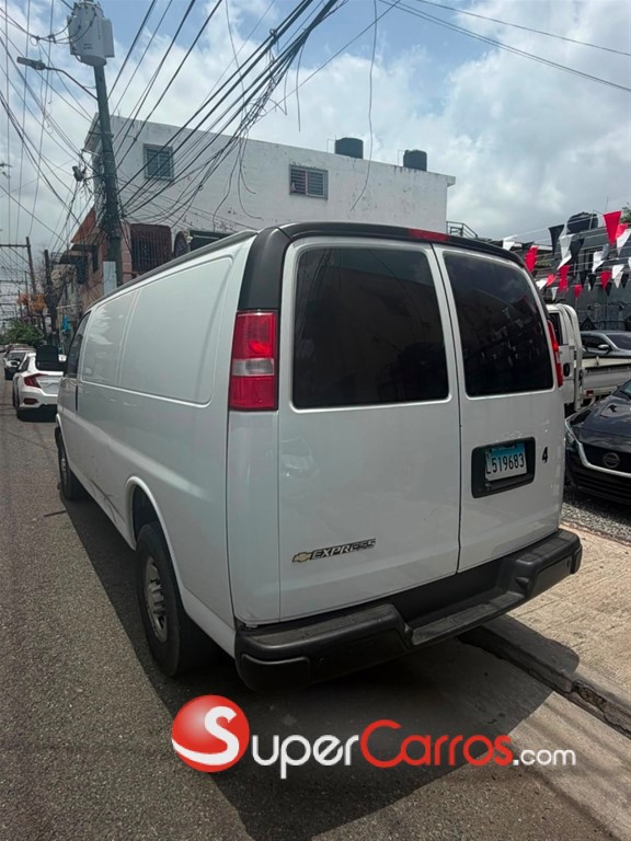 2021 Chevrolet Express G2500 — foto 4 / 8
