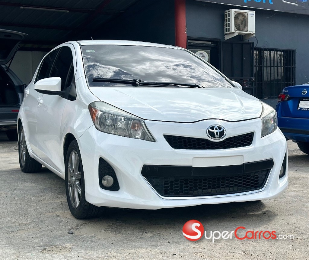 2013 Toyota Yaris — foto 2 / 10