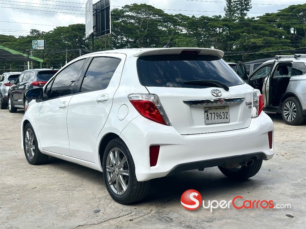 2013 Toyota Yaris — foto 4 / 10