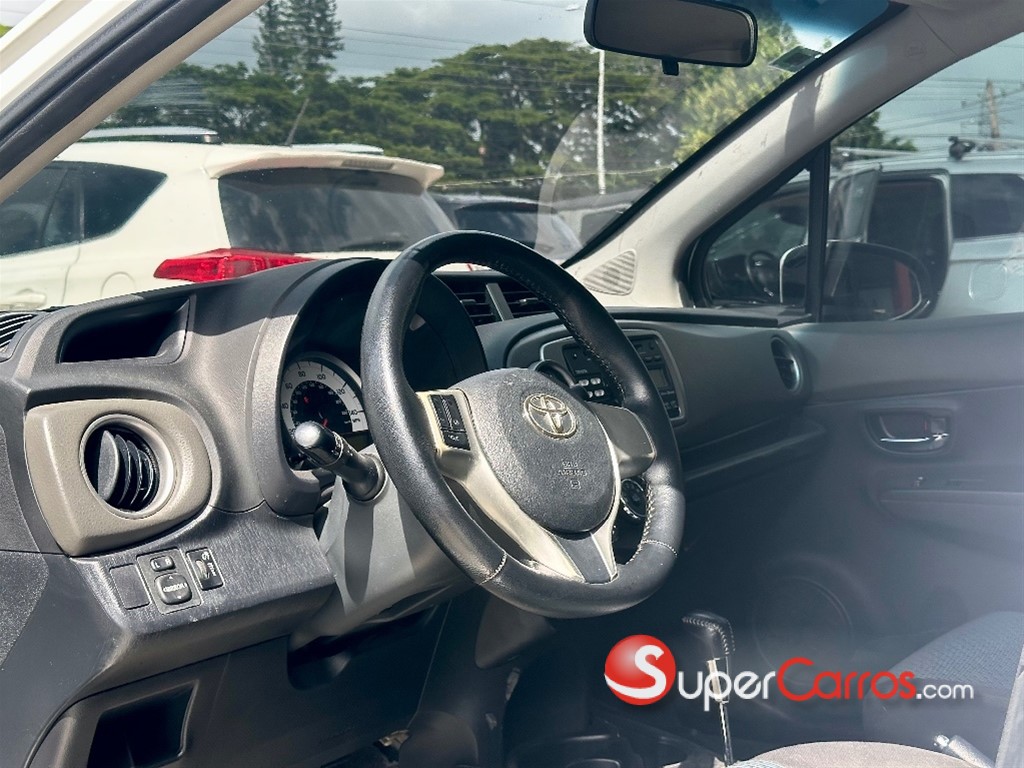 2013 Toyota Yaris — foto 8 / 10