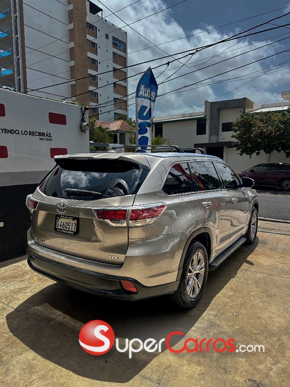 2015 Toyota Highlander XLE — foto 4 / 12