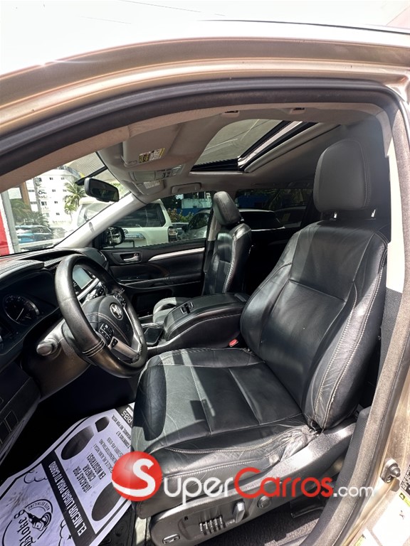 2015 Toyota Highlander XLE — foto 7 / 12