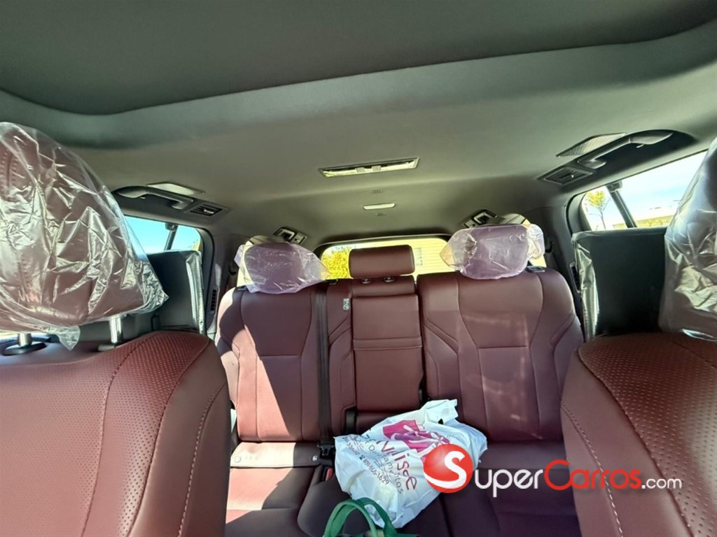 2026 Lexus LX 700 H Urban — foto 9 / 10