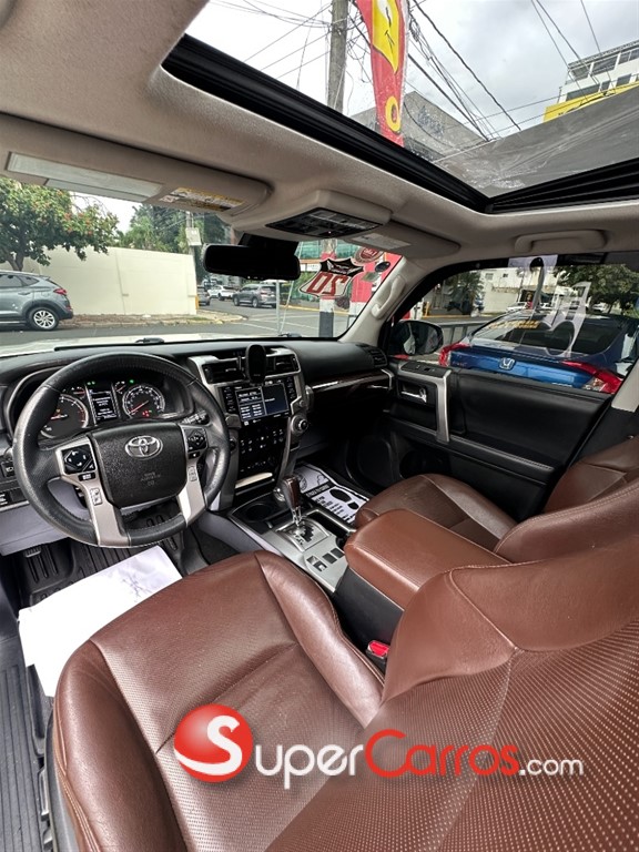 2020 Toyota 4 Runner Limited — foto 8 / 12