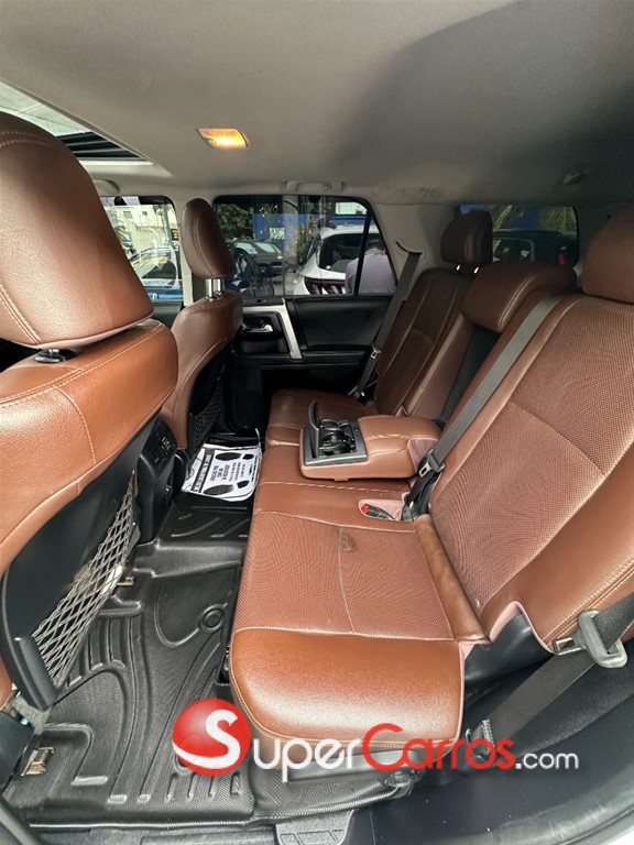 2020 Toyota 4 Runner Limited — foto 9 / 12