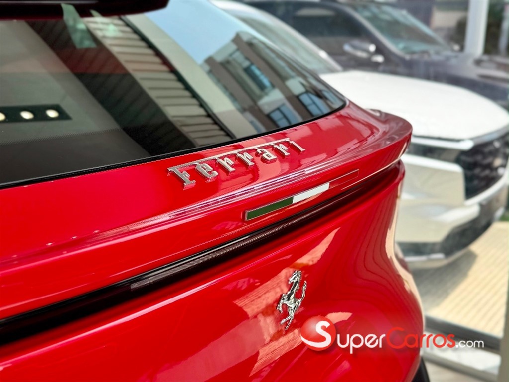 2026 Ferrari Purosangue — foto 12 / 12