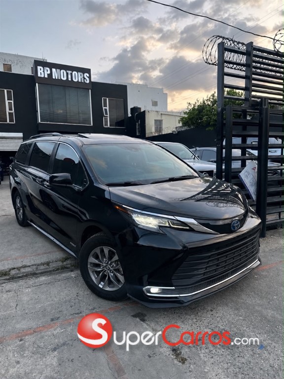 2021 Toyota Sienna XLE