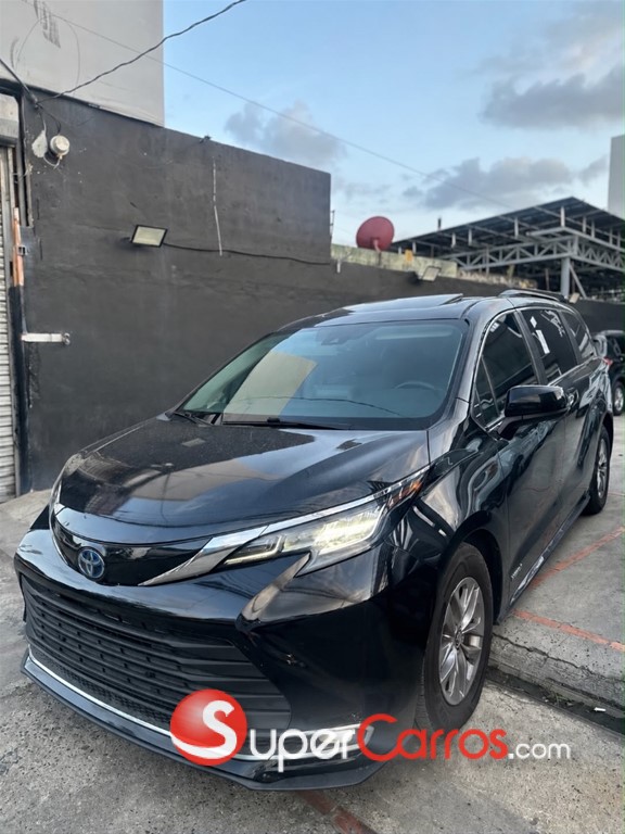 2021 Toyota Sienna XLE — foto 2 / 10