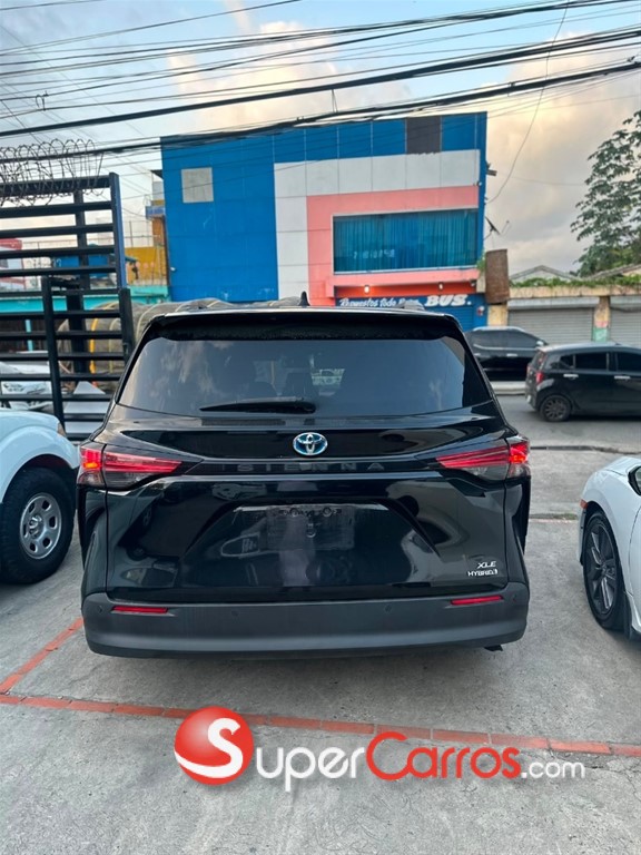 2021 Toyota Sienna XLE — foto 4 / 10