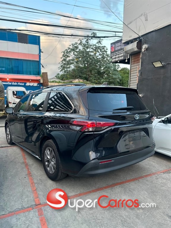 2021 Toyota Sienna XLE — foto 5 / 10
