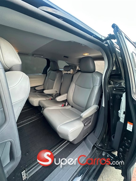 2021 Toyota Sienna XLE — foto 6 / 10