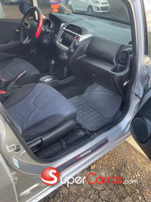 2010 Honda Fit — foto 8 / 12
