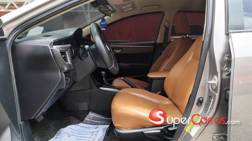 2015 Toyota Corolla LE — foto 9 / 12