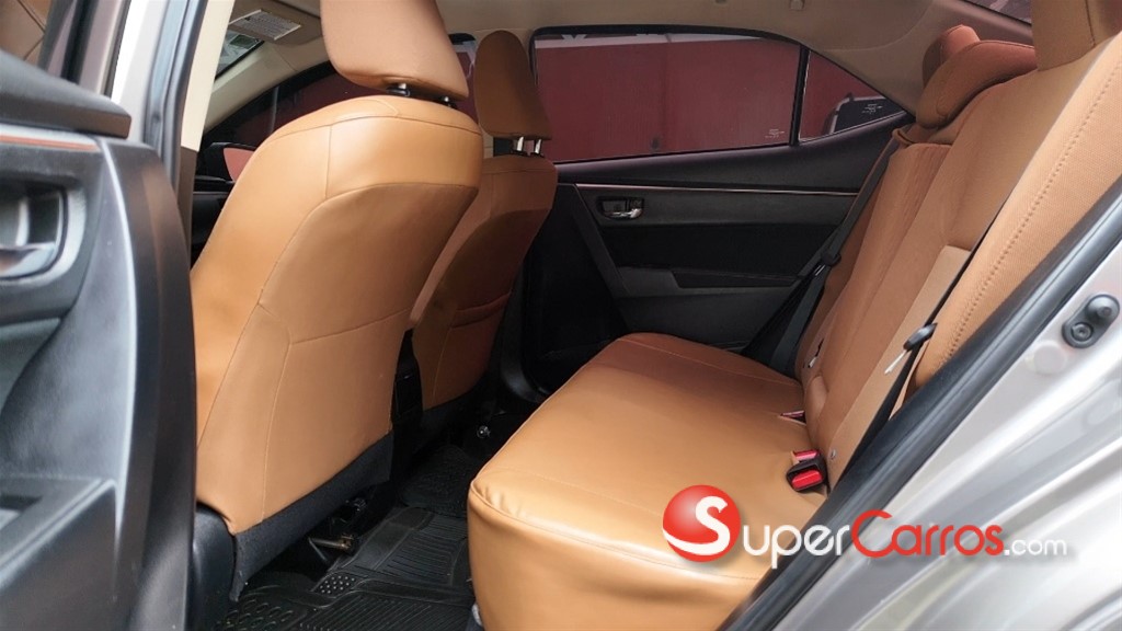 2015 Toyota Corolla LE — foto 10 / 12
