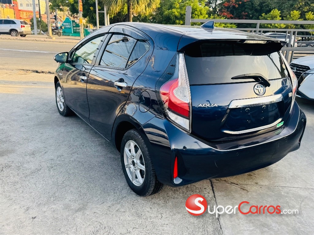 2019 Toyota Aqua Hibrido — foto 3 / 12