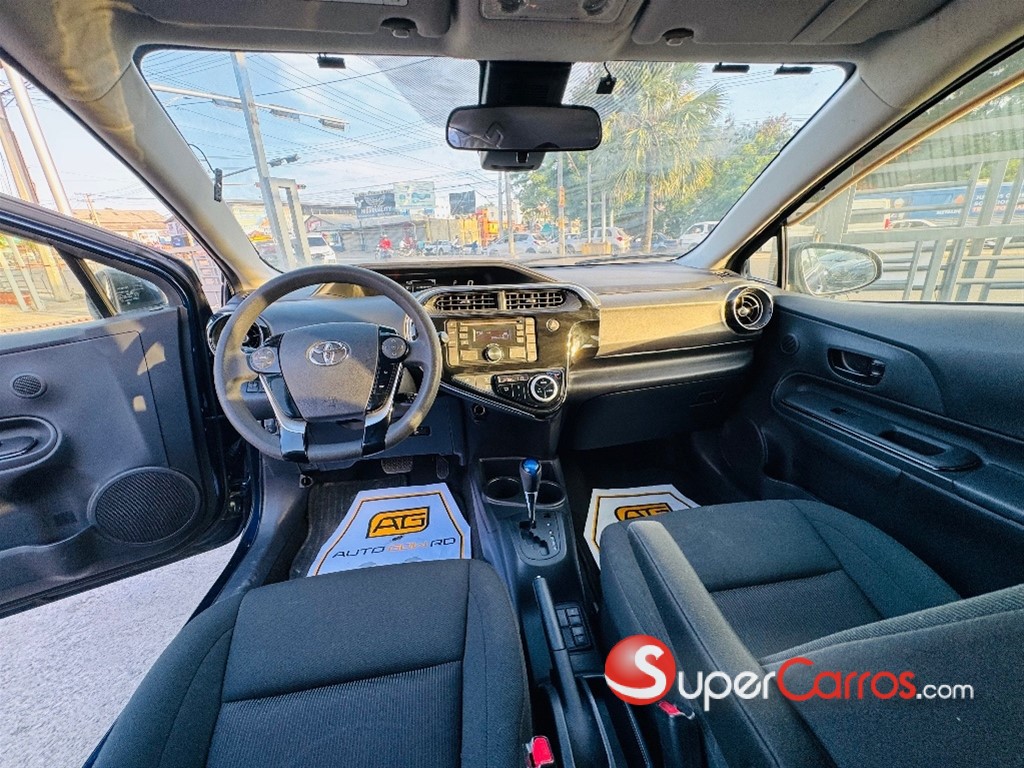 2019 Toyota Aqua Hibrido — foto 7 / 12