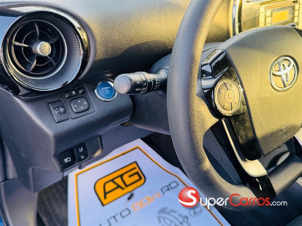 2019 Toyota Aqua Hibrido — foto 8 / 12