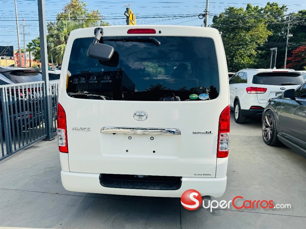 2020 Toyota Hiace GL — foto 5 / 12