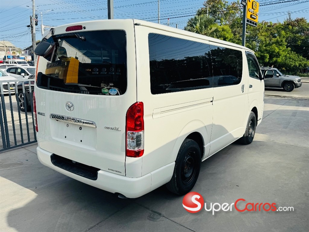 2020 Toyota Hiace GL — foto 6 / 12