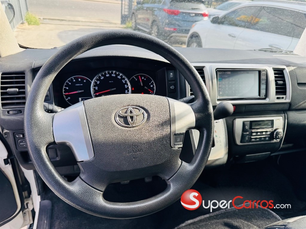 2020 Toyota Hiace GL — foto 11 / 12