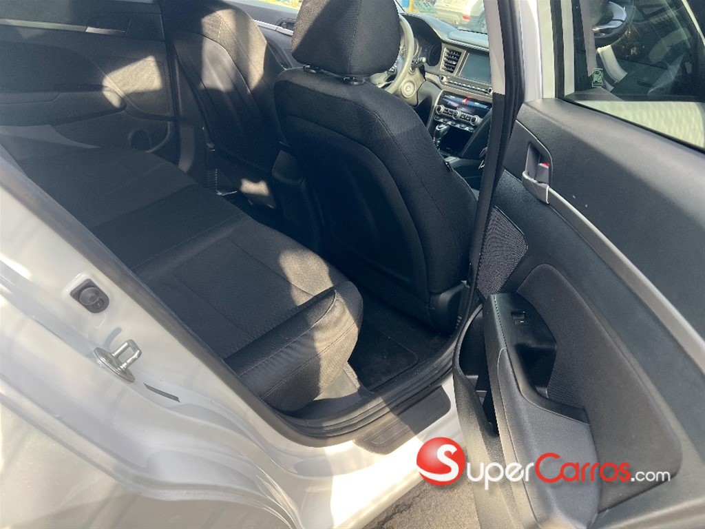 2020 Hyundai Elantra SEL — foto 9 / 11