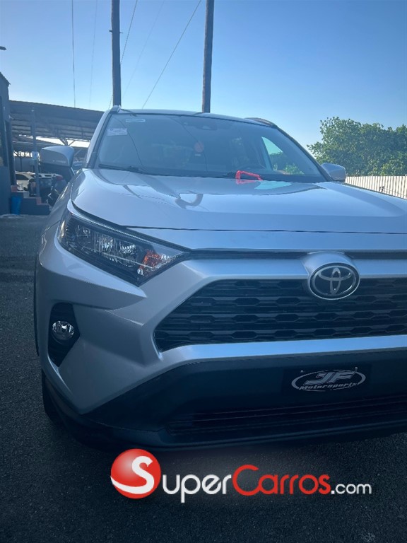 2021 Toyota RAV4 LE PLUS — foto 6 / 8