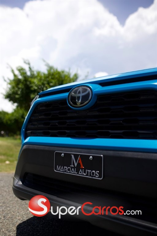 2019 Toyota RAV4 LE — foto 5 / 9