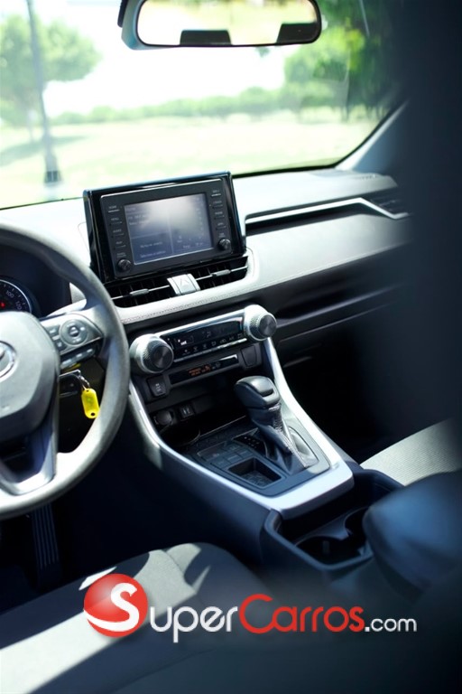 2019 Toyota RAV4 LE — foto 8 / 9