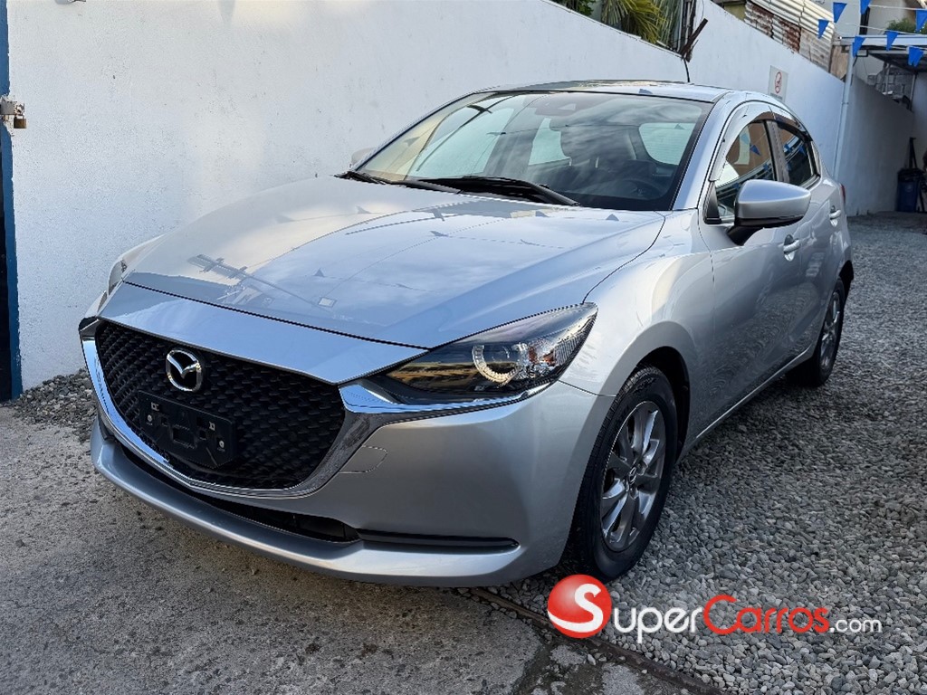 2021 Mazda Mazda2 — foto 2 / 10