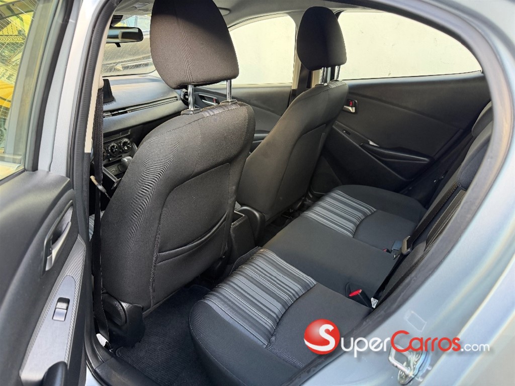 2021 Mazda Mazda2 — foto 7 / 10