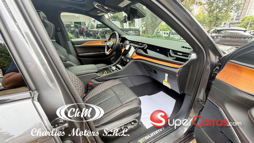2025 Jeep Grand Cherokee L Summit Reserve — foto 8 / 12