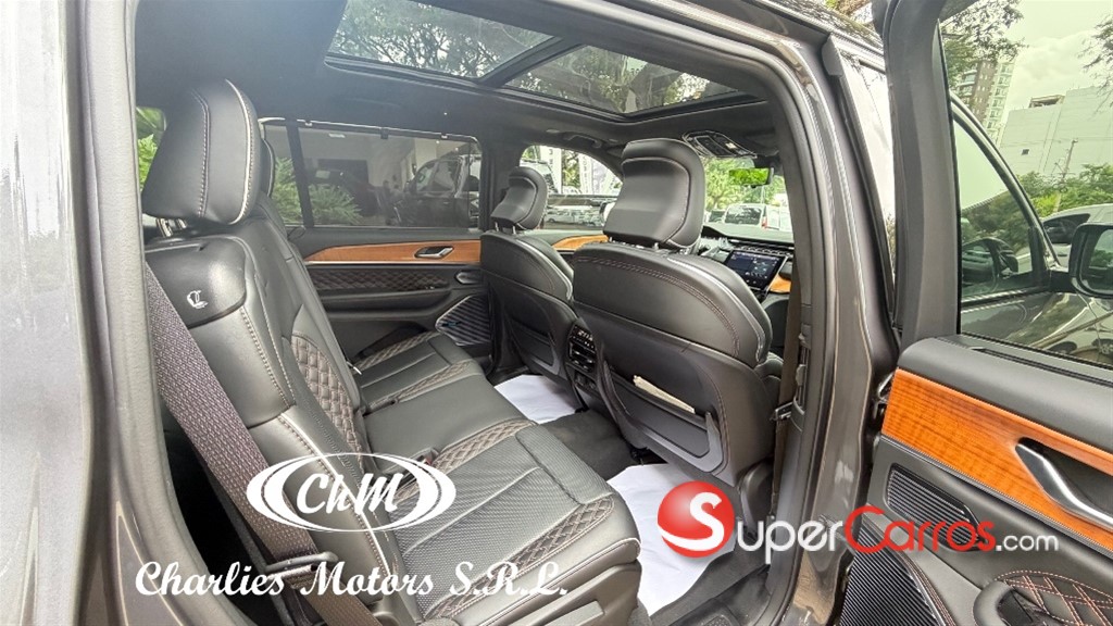 2025 Jeep Grand Cherokee L Summit Reserve — foto 9 / 12